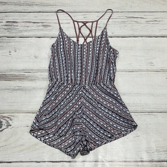 Dolce Vita Romper V-Neck Open Back Geometric Designs Black Pink Size Small S - Picture 11 of 16